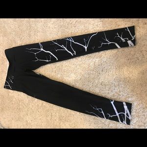 Lighting strike black leggings!